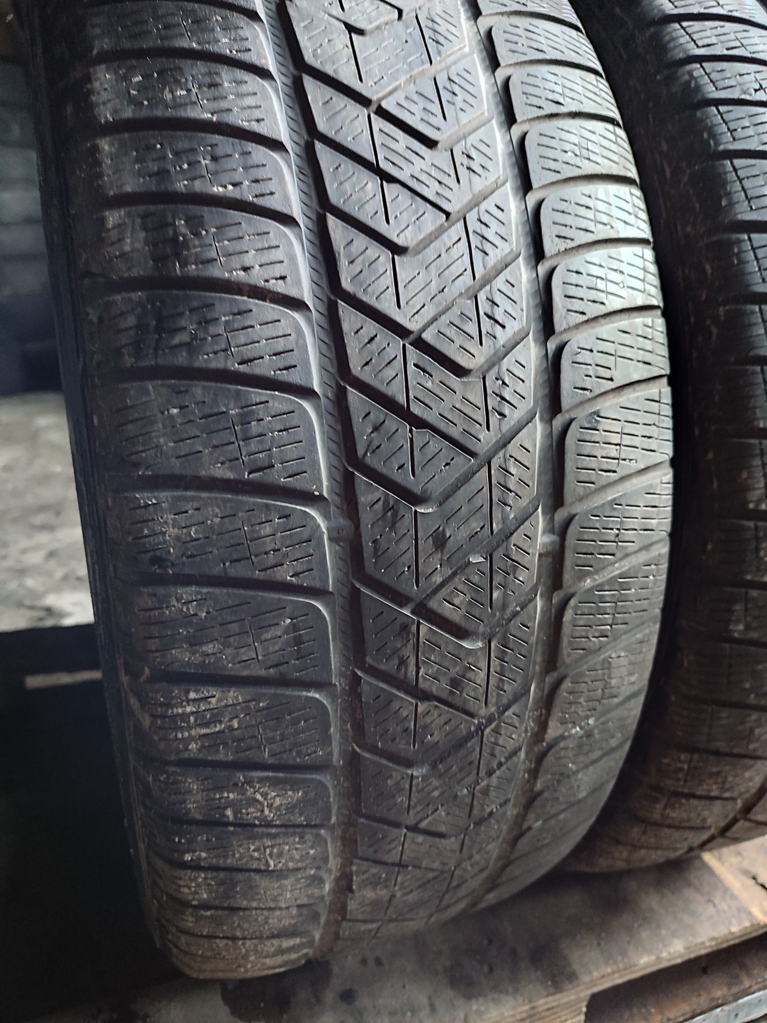 255.60.18 Pirelli 2шт зима БУ склад шины резина из Европы 60 R18 255