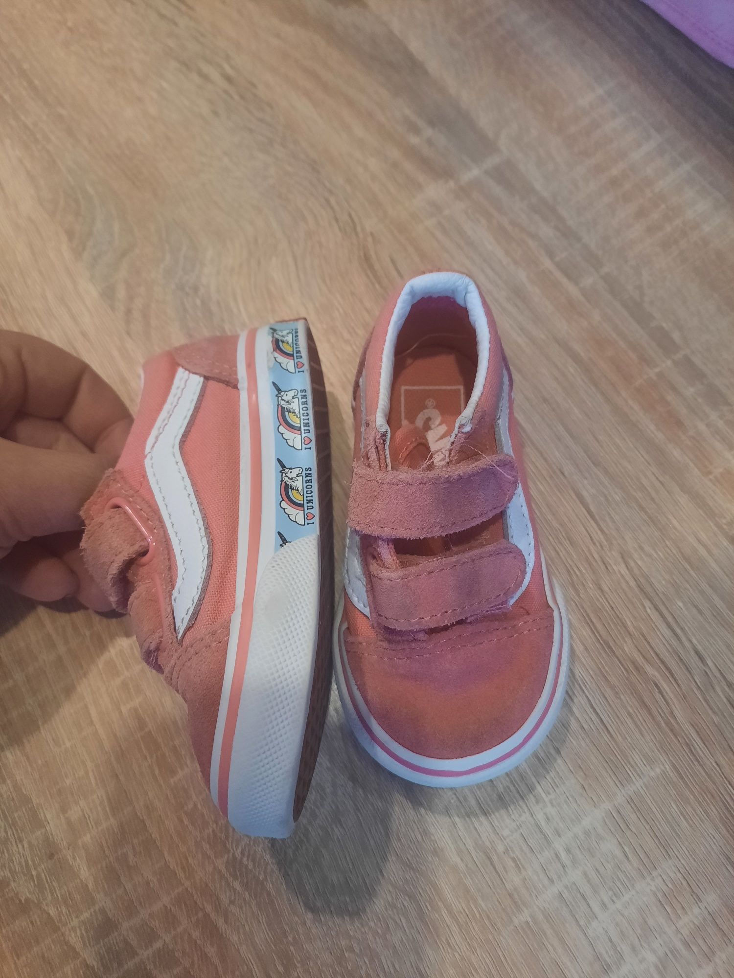 Продам детские кроссовки Vans