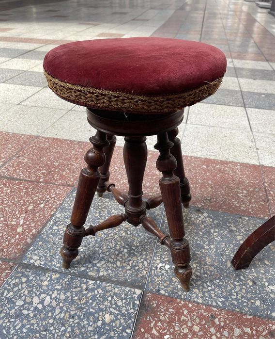 Табурет для пианино