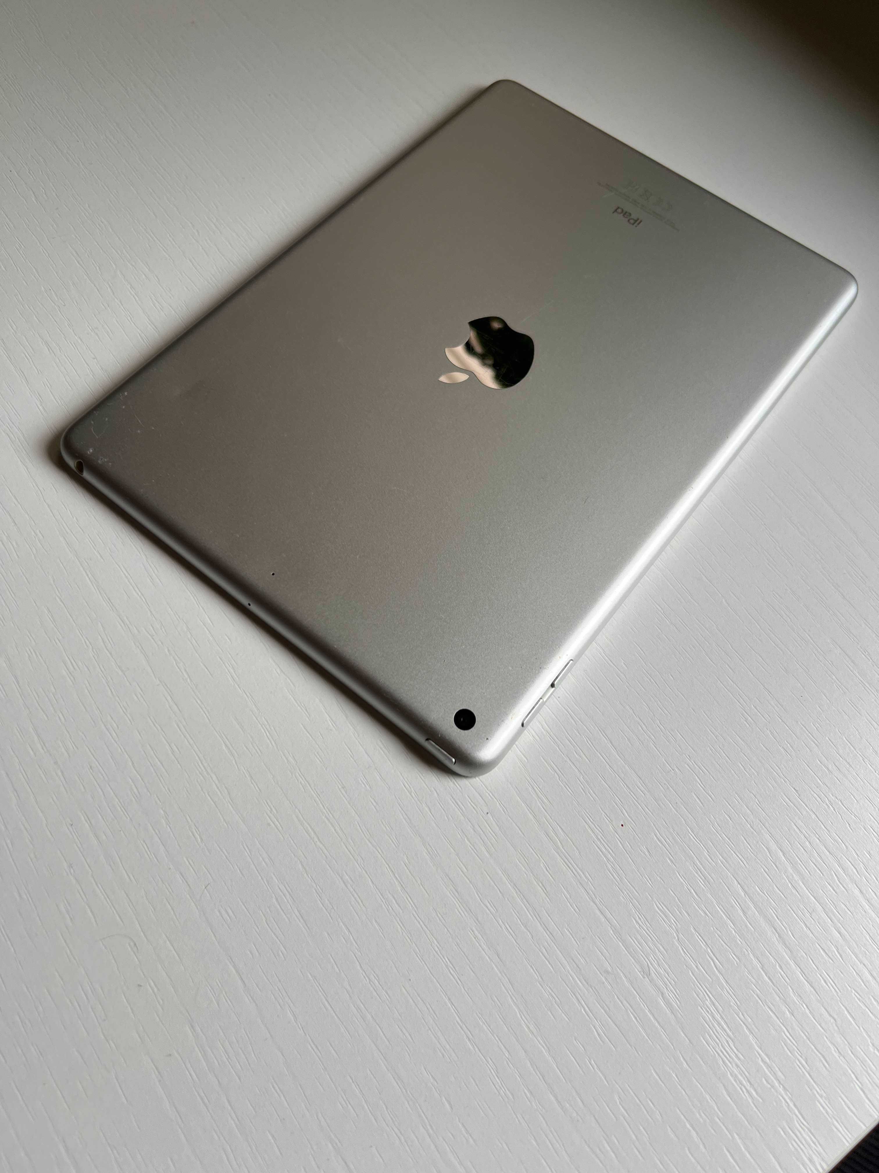 iPad 6 generacji, 128 GB Wi-Fi, bez blokad