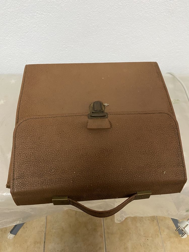 Maquina de escrever c/ mala de transporte Antiguidade