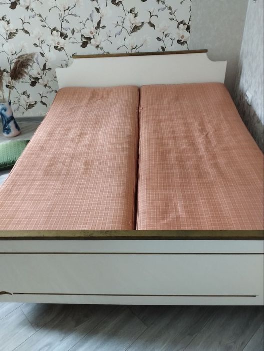 Двоспальна кровать