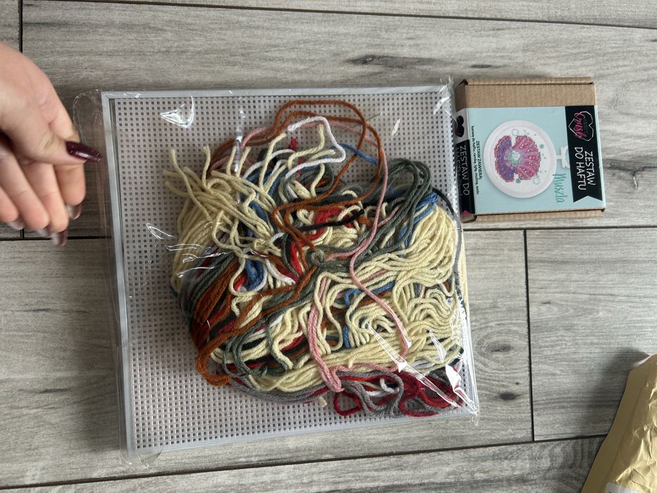 Dwa zestawy do haftowania nowe