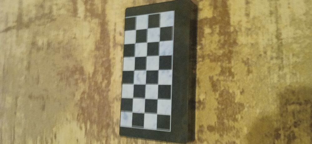 Шахи магнітні, поле металеве