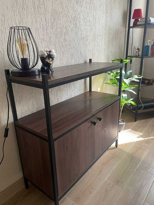 дуже гарна тумба на железном каркасе в стилі "лофт"