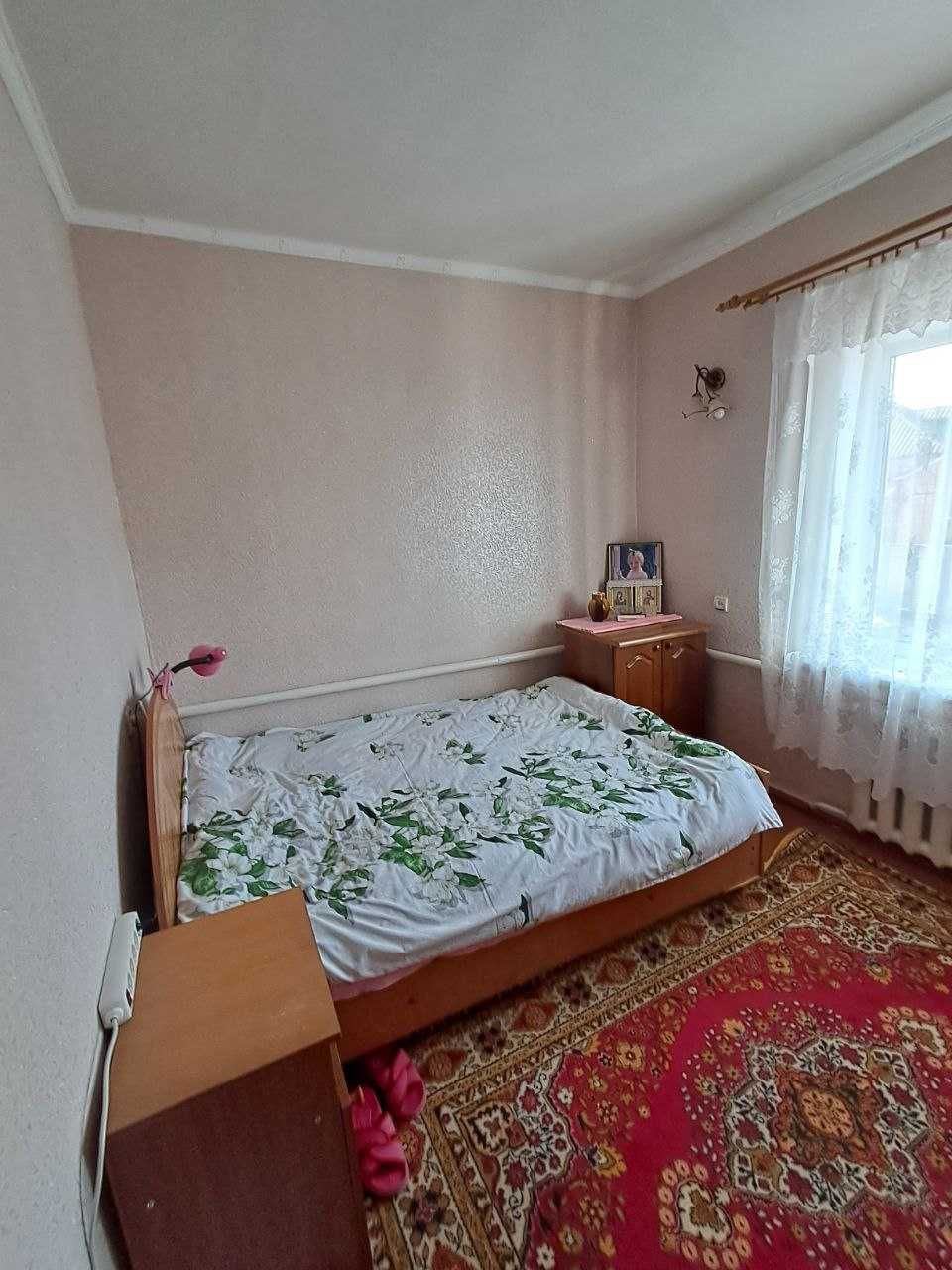 Двох поверховий будинок по вулиці Піонерська.
