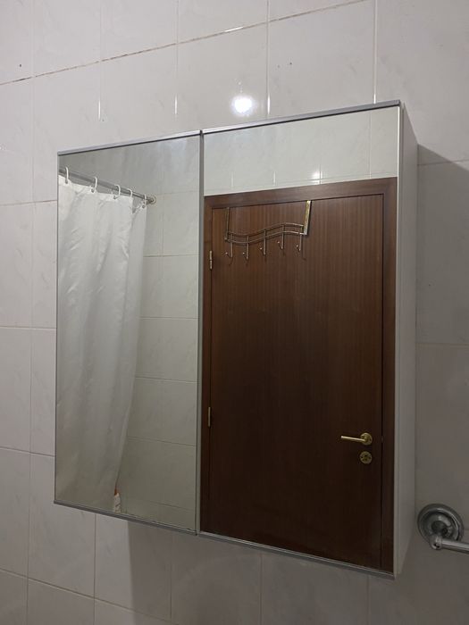 Armario casa de banho com espelho