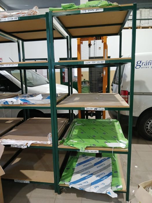 Estantes armazém em tubo fixo