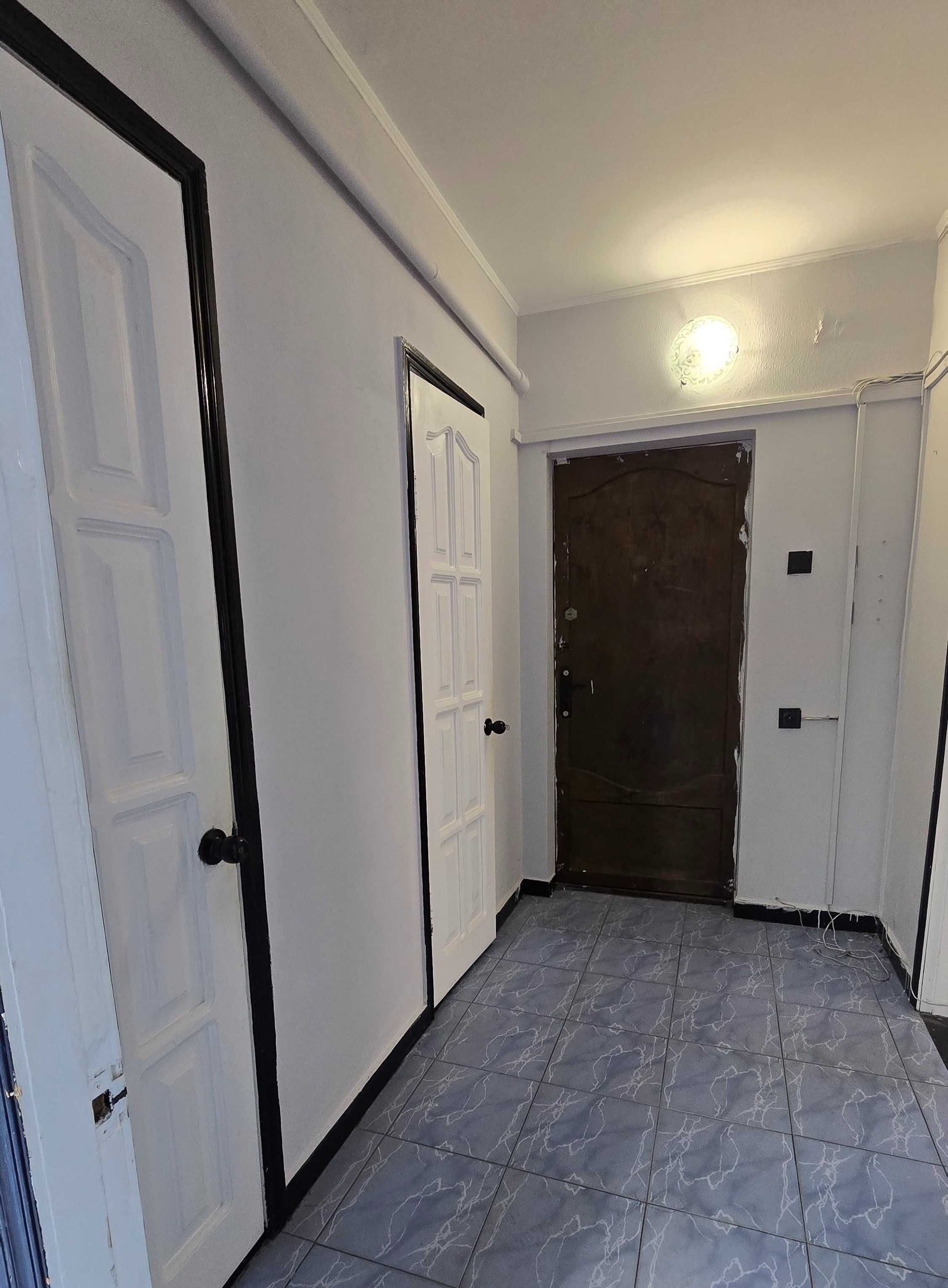 Продам нежилое помещение 52 м2, под офис, магазин, банк. Ак. Королева