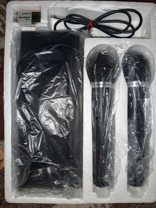 Станція Elenberg MA-400 з мікрофонами для караоке