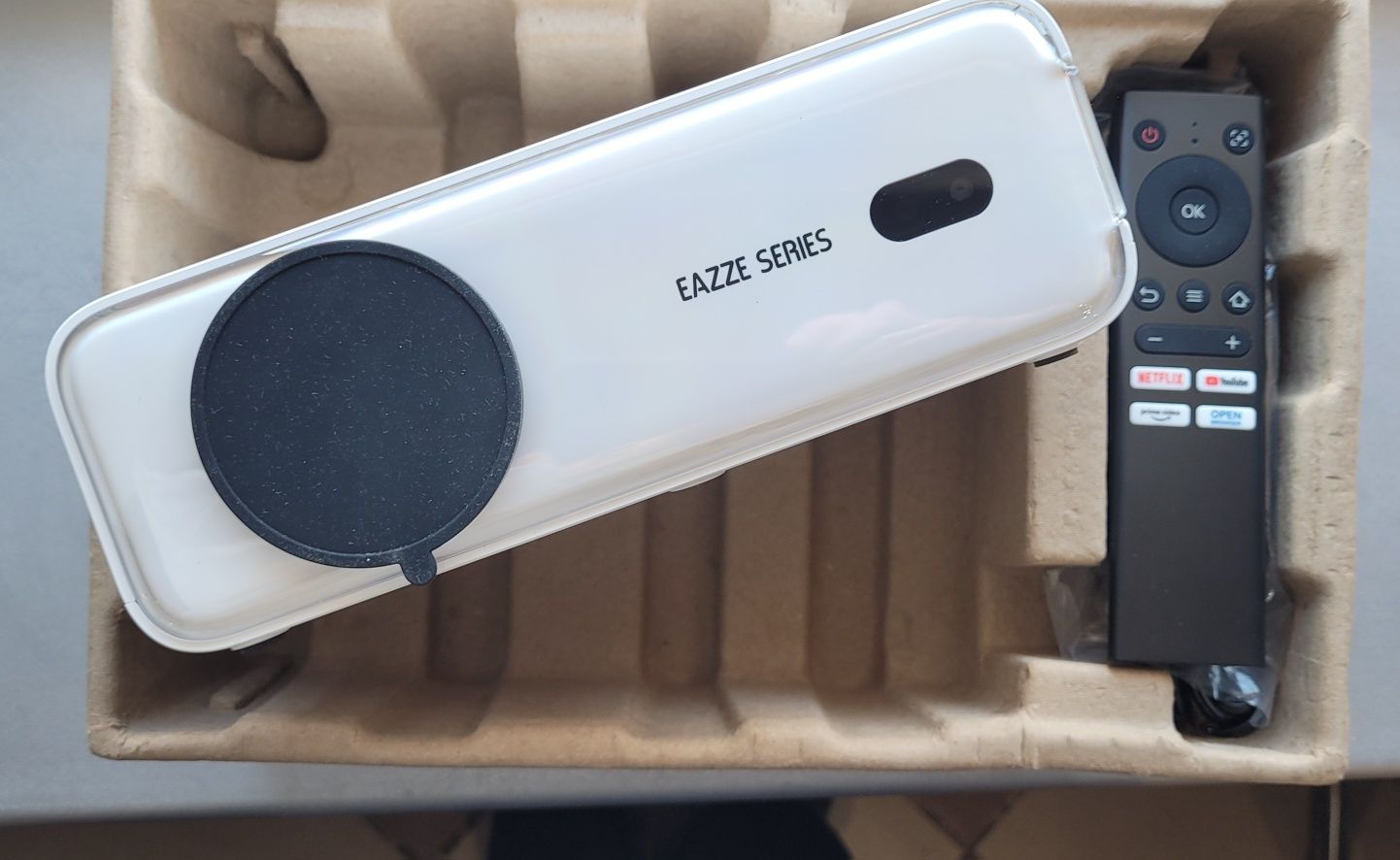 Відеопроектор Aurzen EAZZE Series D1