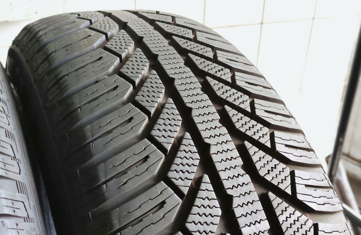 2x 215/65r17 Semperit Master-Grip 2/99h