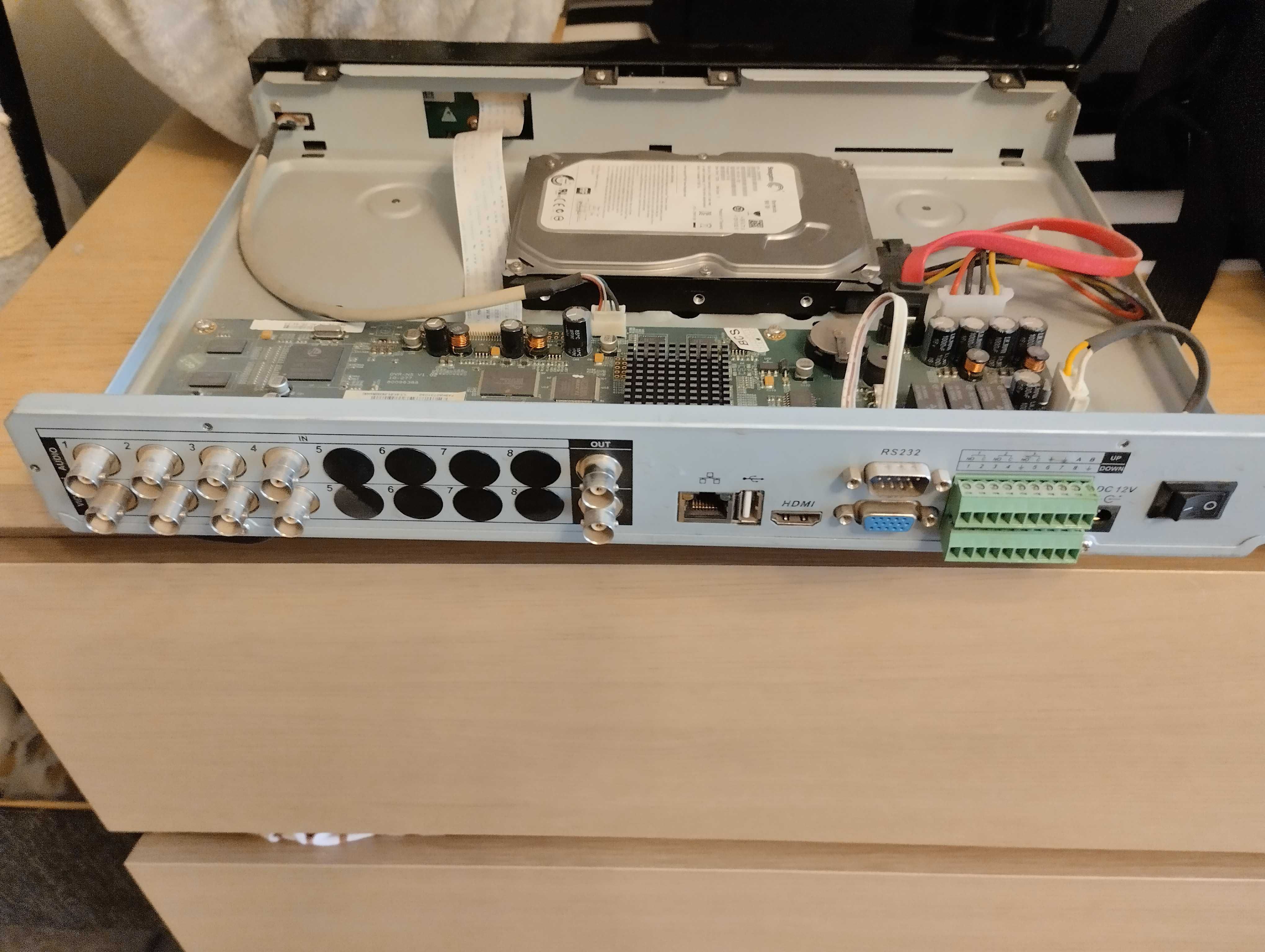 BCS-0404LE-A rejestrator cyfrowy DVR 4 kanałowy HDMI +dysk HDD 500Gb