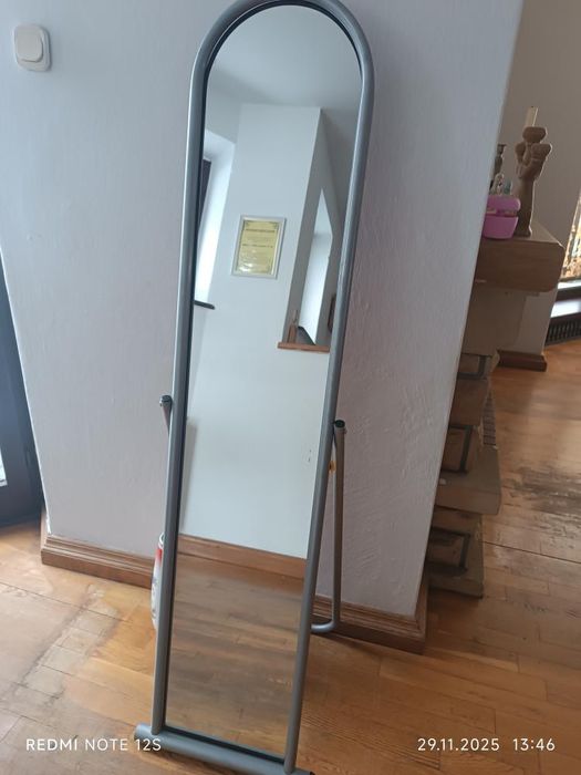 Lustro stojące regulowane