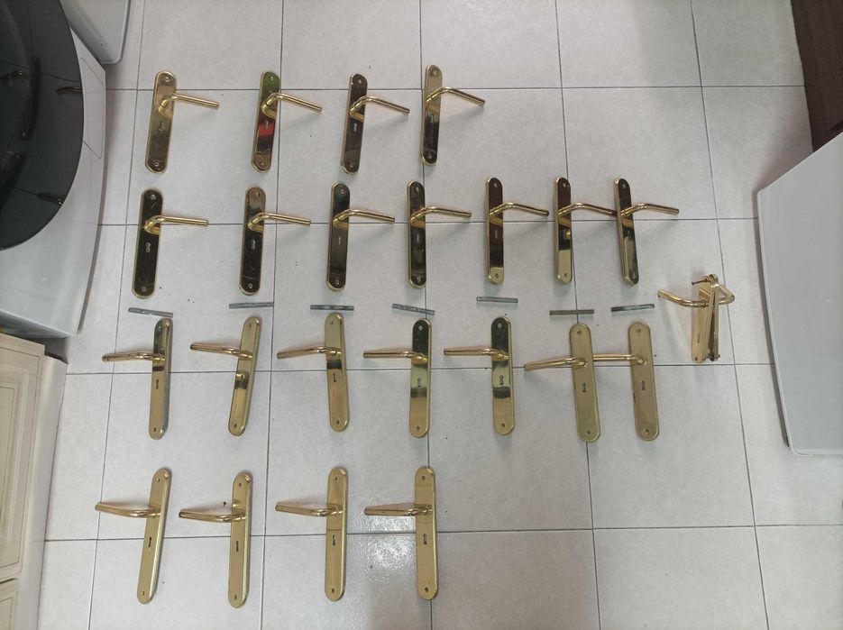 12 pares de Puxadores dourados