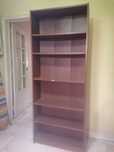 Estante Ikea Billy 

Altura - 2m
Largura - 80cm
Fundo - 30cm

Uma das