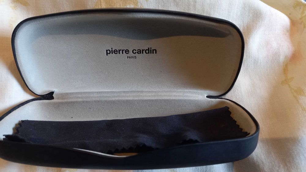 Óculos de graduação ligeira - com armações de Pierre Cardin