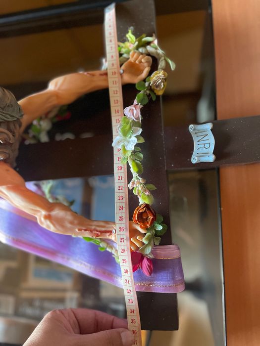 Crucifixo em madeira e loiça