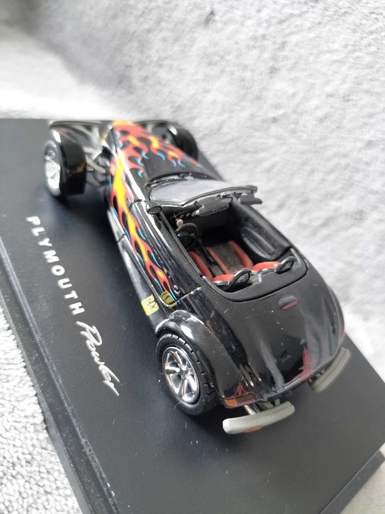 Universal Hobbies Eagle's Race Plymouth Prowler 1:43 legendę
