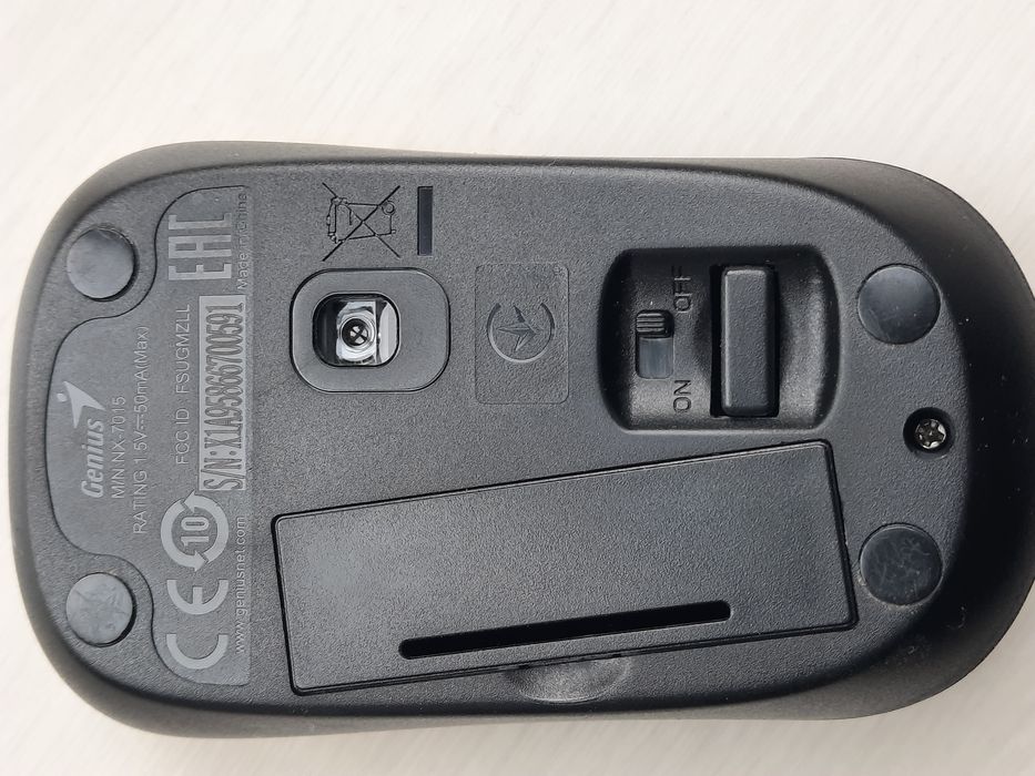 Продам беспроводную компьютерную мышку Genius