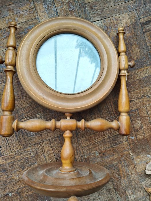 Lusterko drewniane z czasów PRL