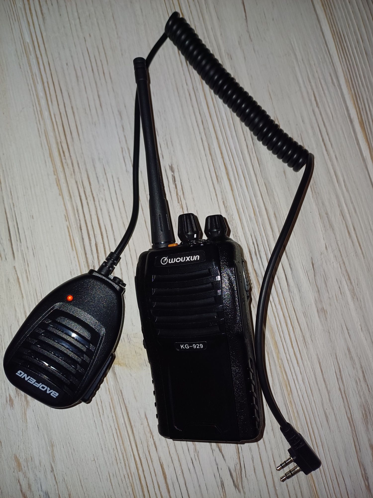 Радіостанція Wouxun KG 929 UHF з тангеткою