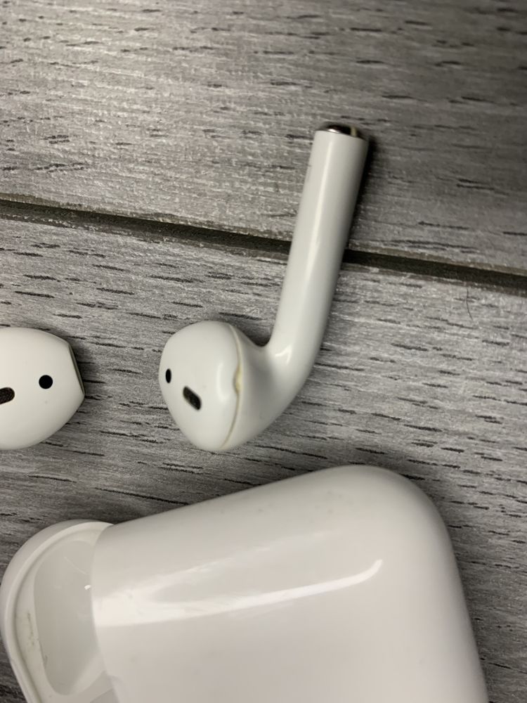 AirPods 1 покоління