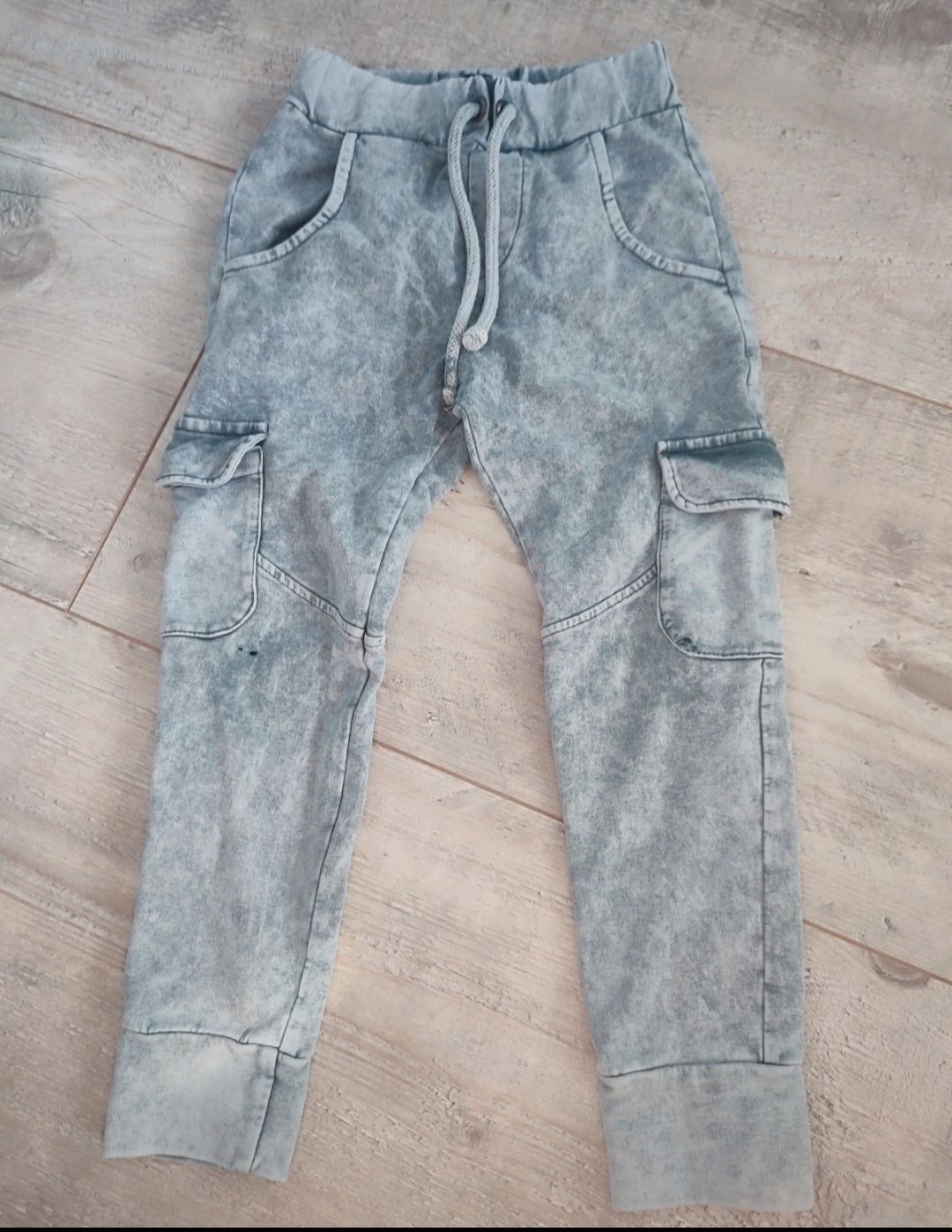 Spodnie rozm 110 Despacito szare Dekatyzowane bojówki dres dresy