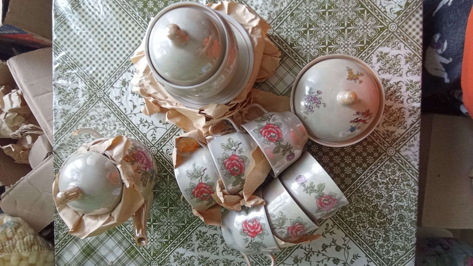 Продам чайный сервиз 2 шт.