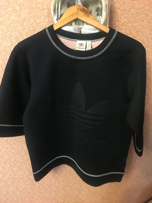 Футболка женская новая Adidas , оригинал,стильная штука , 570 грн