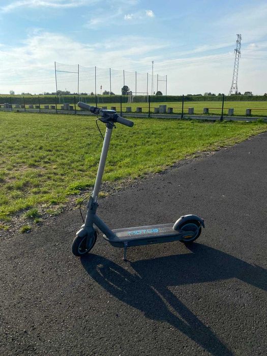 Hulajnoga elektryczna Motus Scooty 10 ładna