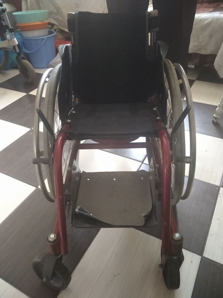 Дитяча інвалідна каляска