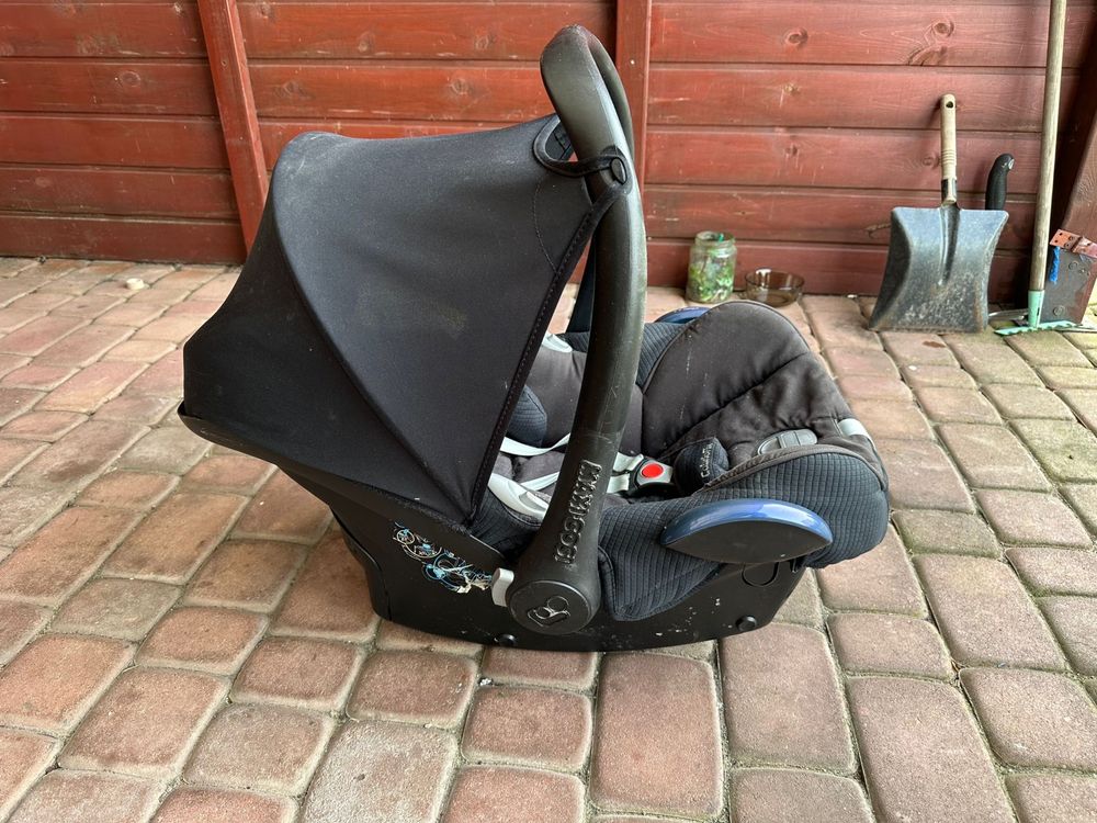 Baza Maxi Cosi Family Fix + nosidełko Maxi Cosi Cabrio Fix