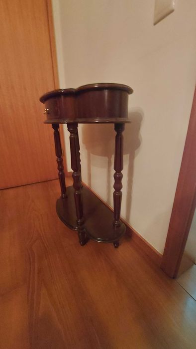 Mesa Consola Clássica em Madeira