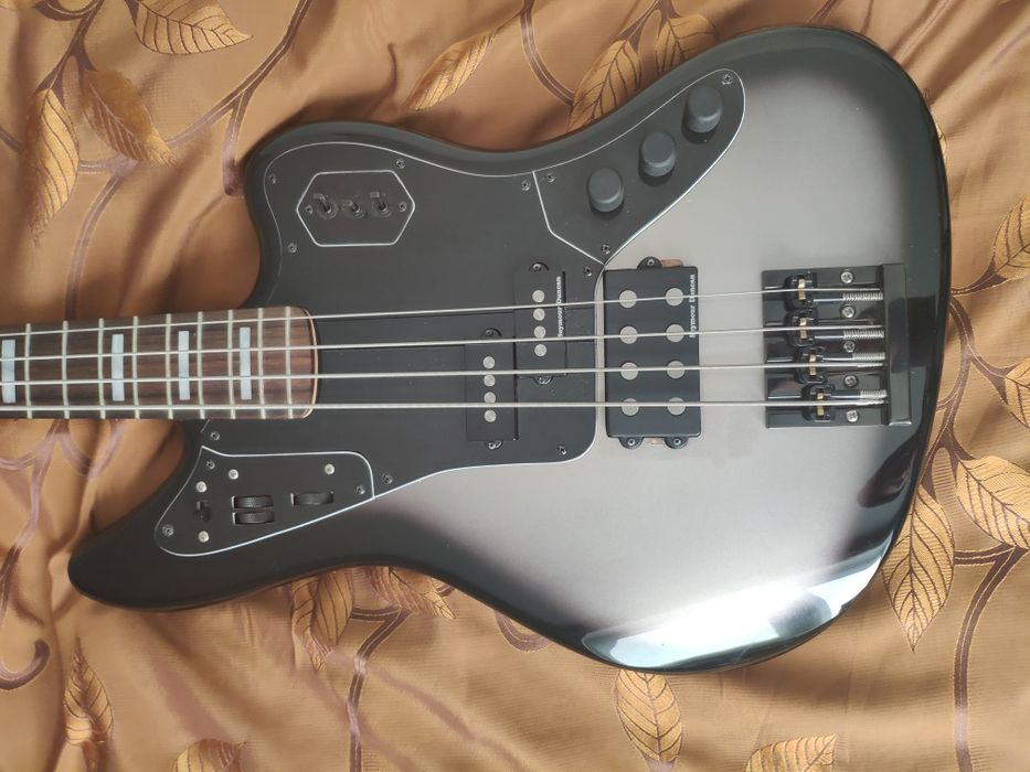 Fender Troy Sanders Jaguar Bass