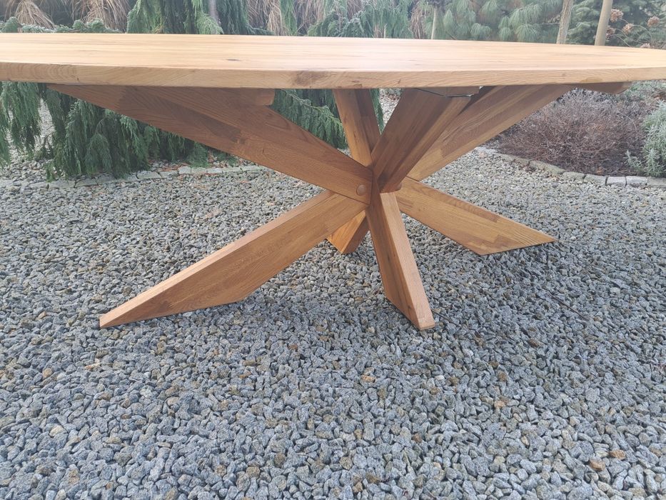 Sprzedam owalny stół dębowy