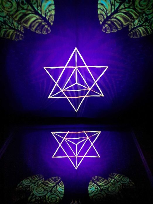Lenço psicadélico com brilho UV - 142x88 cm - NOVO