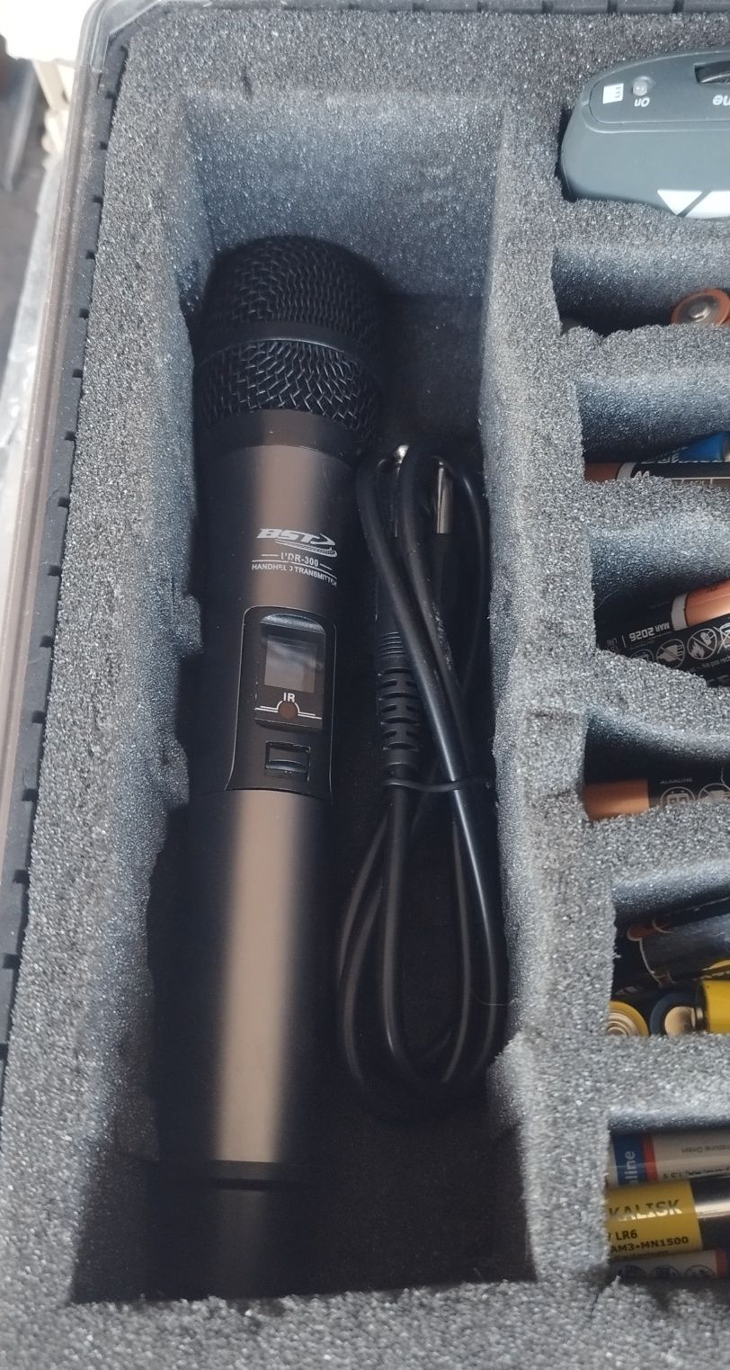 Mikrofon BST UDR 300 + odbiorniki R35 22szt.