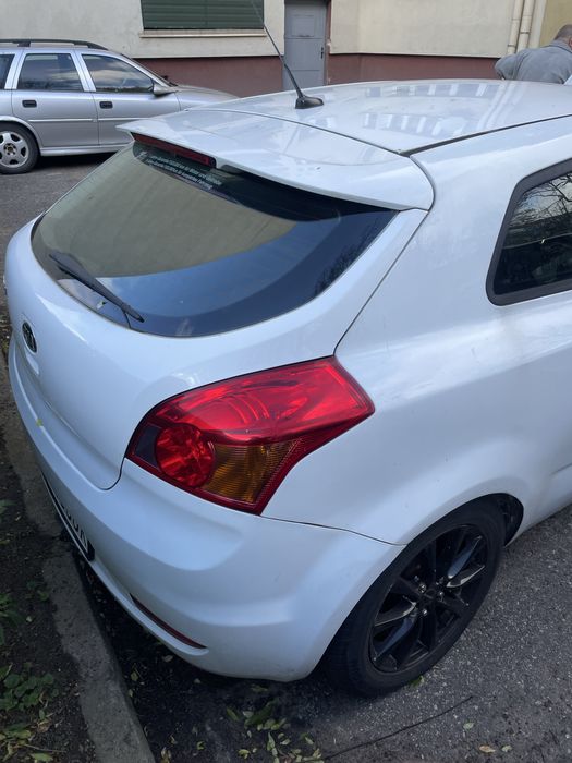 Kia ceed 1,4b+gaz uszkodzona