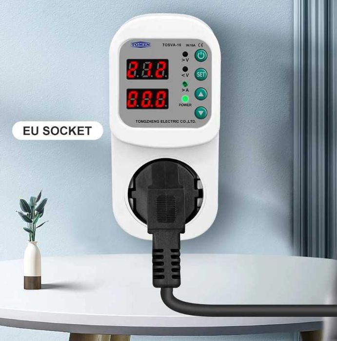 Захисне реле напруги, реле напряжения в розетку TOMZN з дисплеєм.