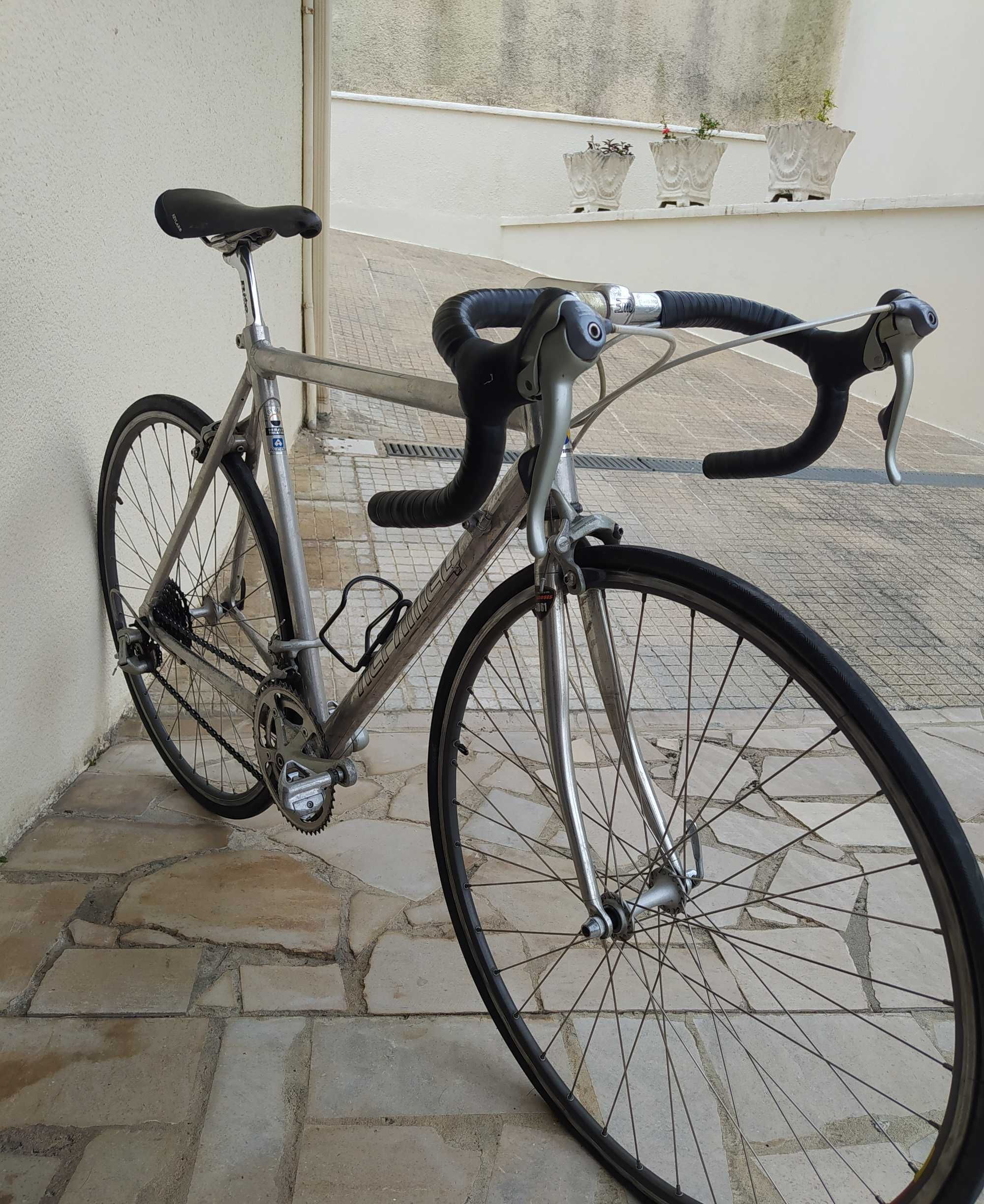 Bicicleta de estrada em alumínio
