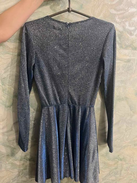 Святкова сукня синього кольору з блискітками