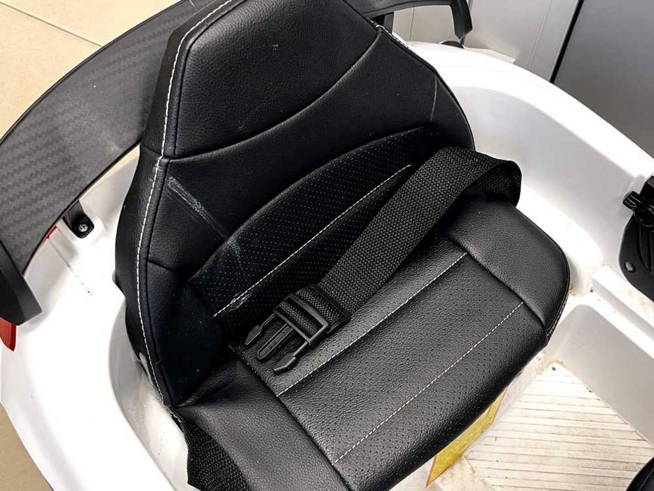 Samochód na akumulator Mercedes amg dla dziecka biały