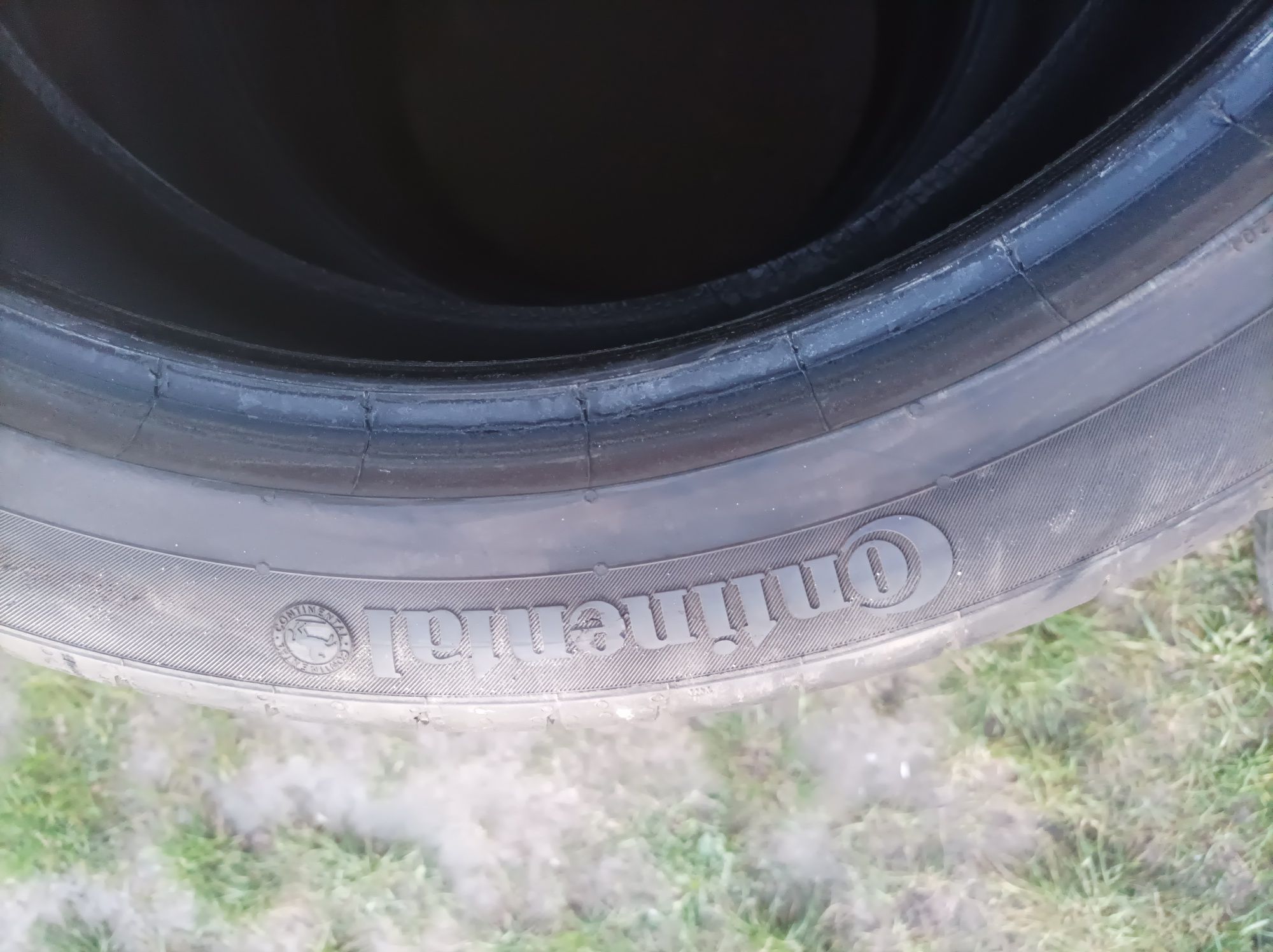 Opony letnie 225/45 R19  W Continental 
Bieżnik 4,5 mam. 
Dot 2016. 
O