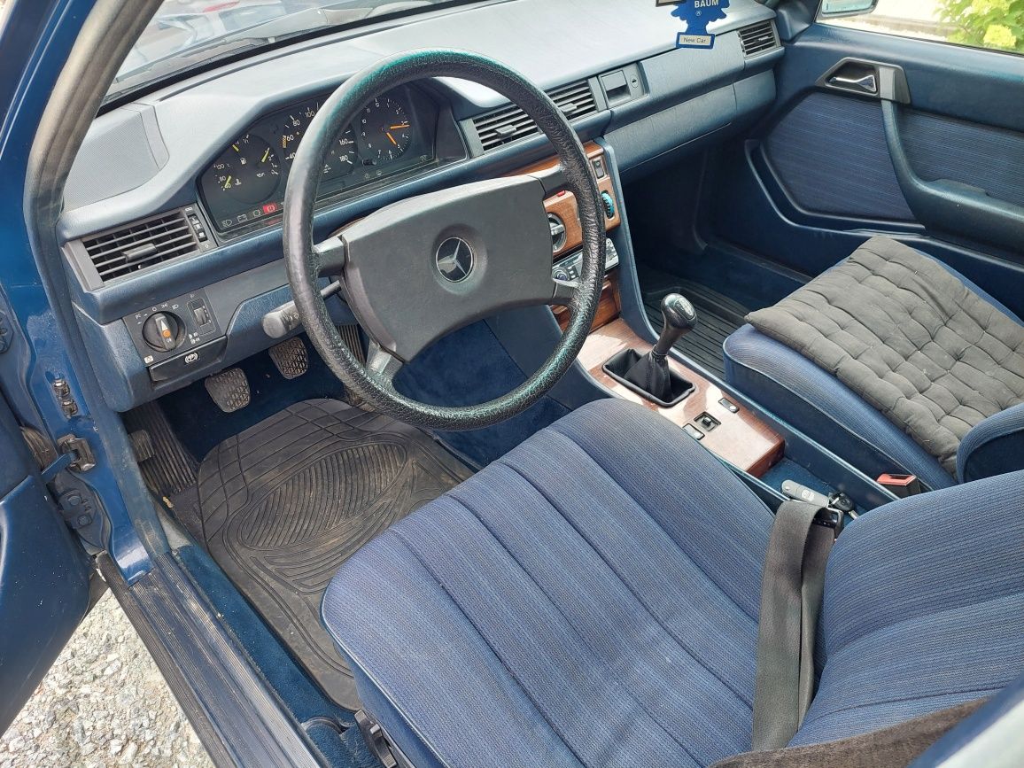 Mercedes 124 85 rok bez rdzy 2 lata w kraju polecam zobacz warto