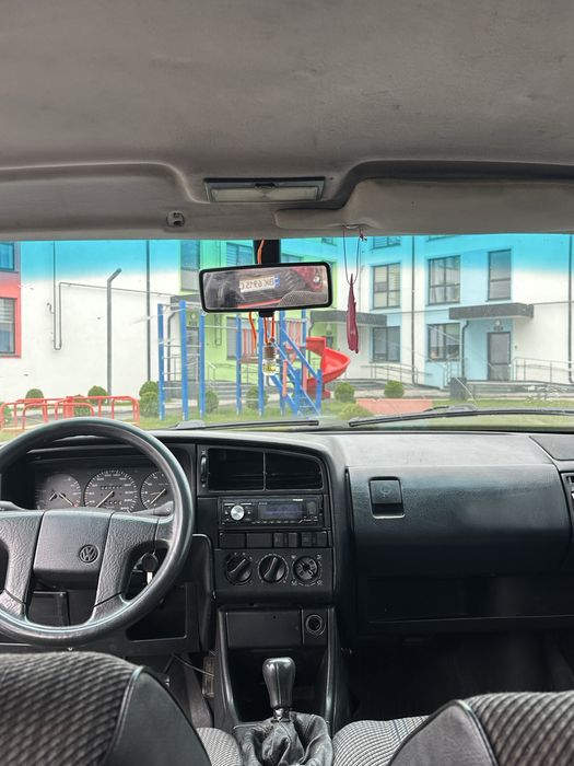 Volkswagen Passat B3 1990 року 1.6 бензин на впевненому ходу