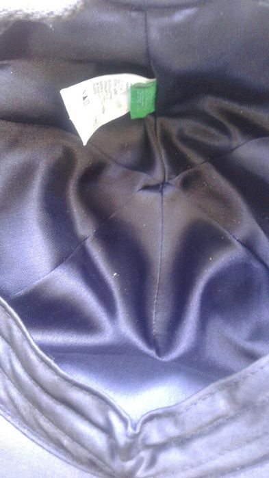 Chapeu  benetton usado uma vez