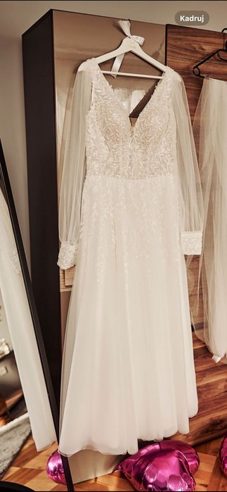 Suknia ślubna z odpinanymi rękawkami