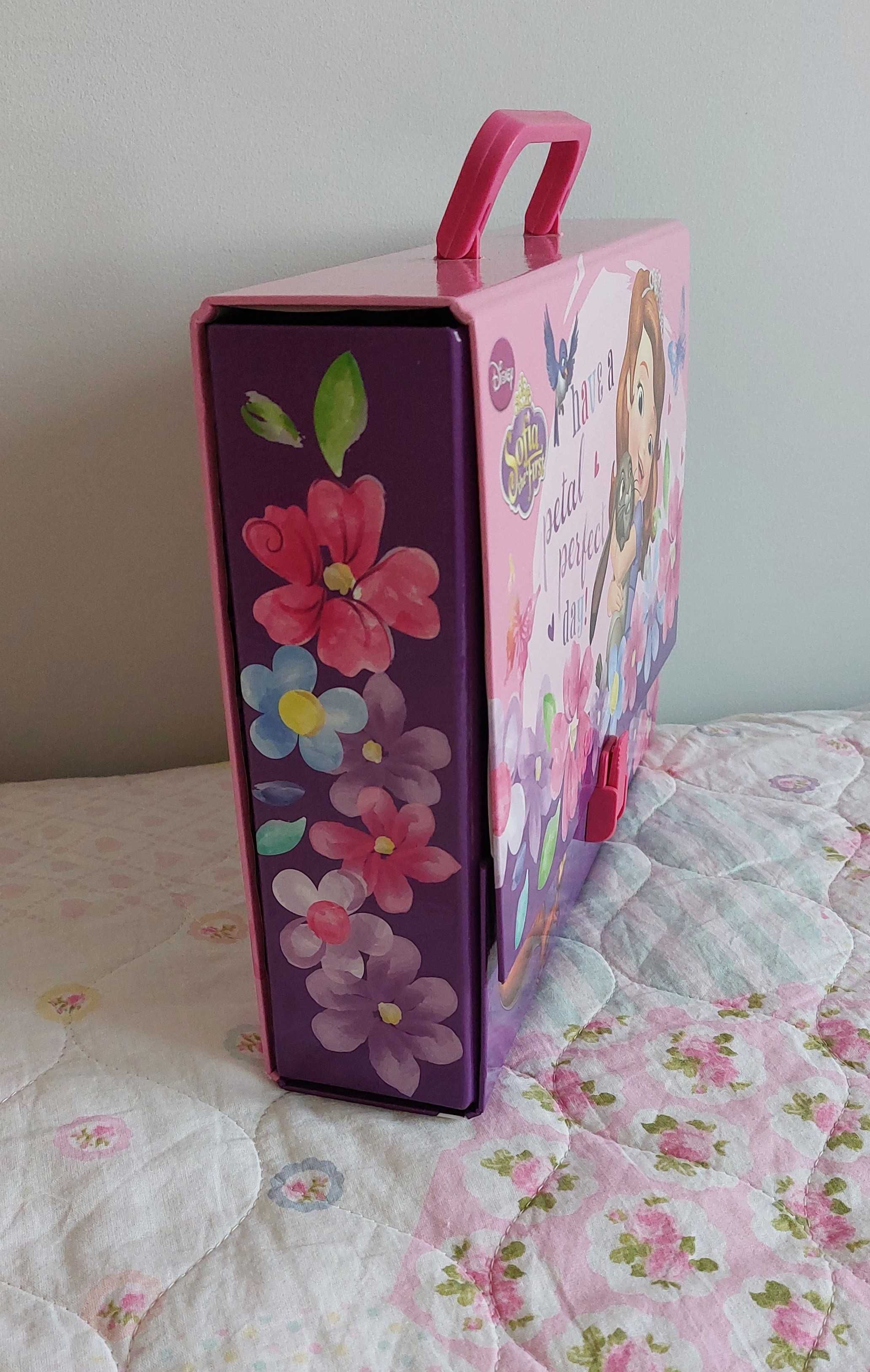 Teczka A4 sztywna ,,Księżniczka Zosia" + GRATIS (tiara 2 szt.)