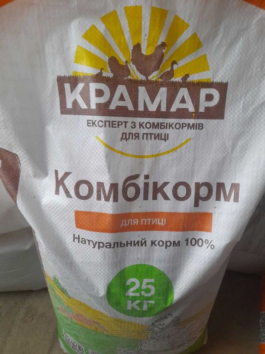 Готові корма та добавки для с/г птиці
